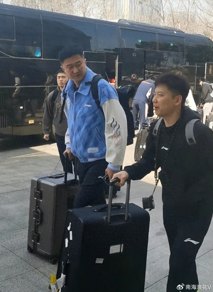bsports-难逃两连败?广东队出征青岛人人愁容满面,粤蜜:教练作妖就该惩罚|青岛市|杜锋|山东队|广东男篮|山东男篮_新浪新闻